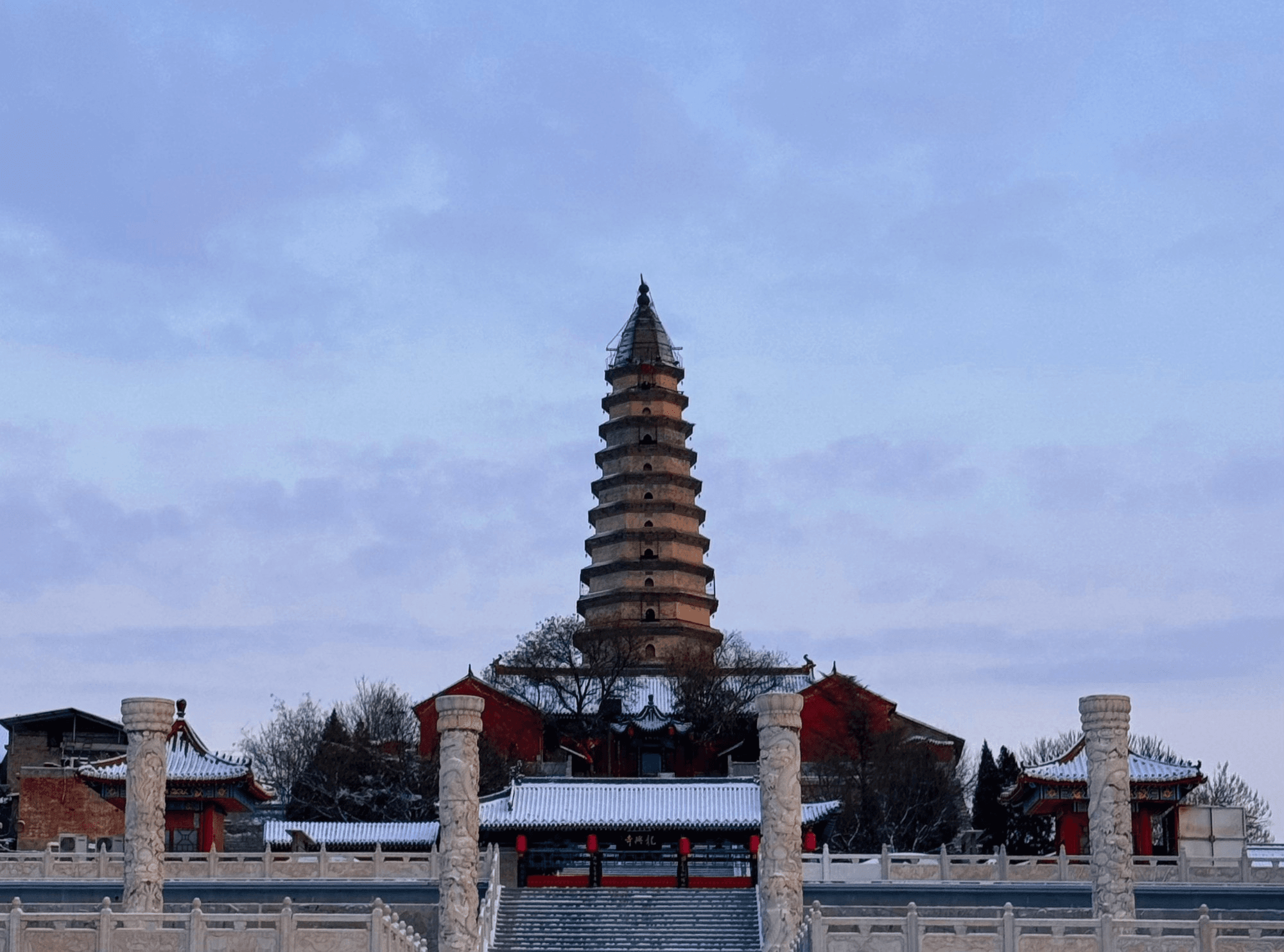龙兴寺雪后全景